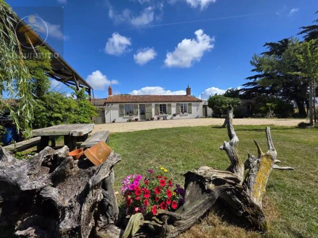 Maison atypique au cœur de la nature