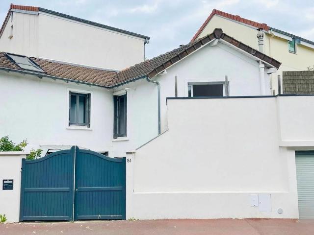Maison atypique avec cour et terrasse Quartier Mont Valérien, Rueil Malmaison