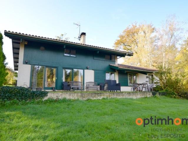 Maison atypique avec étangs et 3ha de terrain 209m² Chabrac