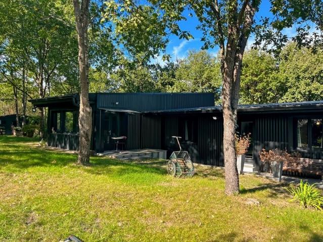 Maison atypique de 100 m² habitable de plain pied sur un ter. 100m² Fleurance