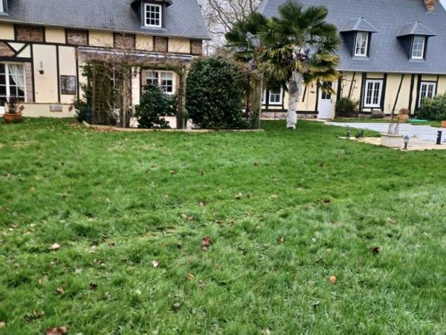 Maison atypique de 240 m² sur deux structures avec piscine à La Barre en Ouche