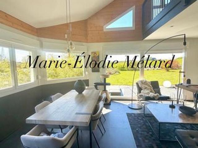 Maison atypique ossature bois 122 m² – Terrain 11,45 ares – Vue dégagée – Proche Luxembourg