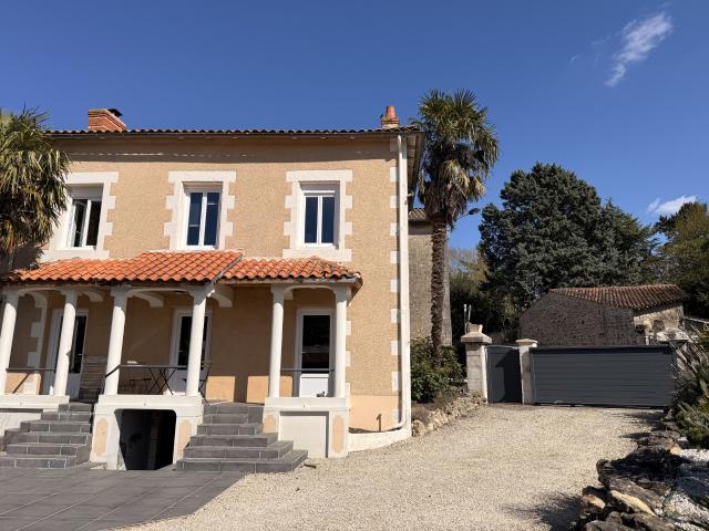 MAISON ATYPIQUE SMARVES