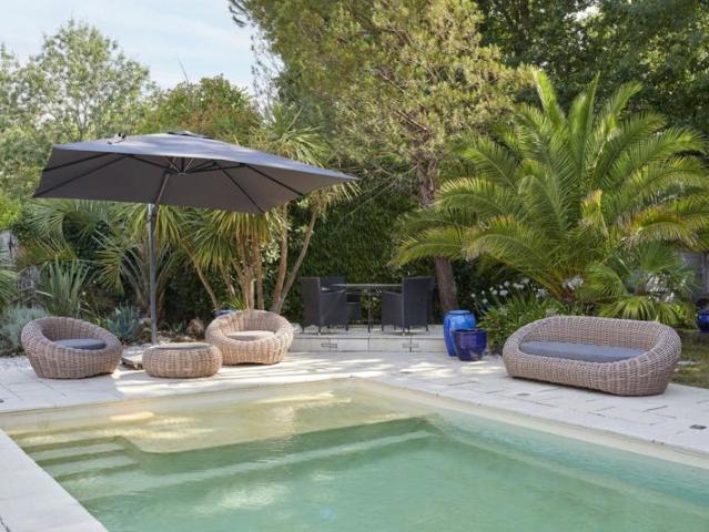 Maison atypique, piscine, calme et lumière en coeur de ville