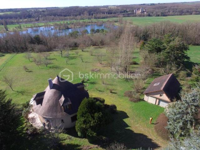 Maison atypique ronde dans un écrin de verdure en Vallée de la Vienne