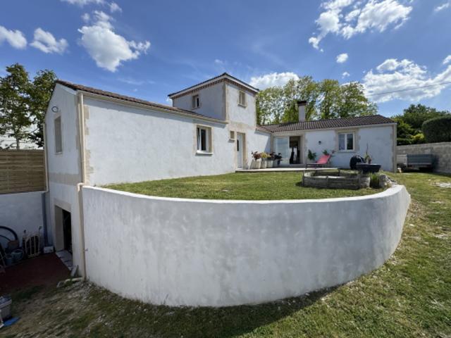 Maison authentique entre terre et océan