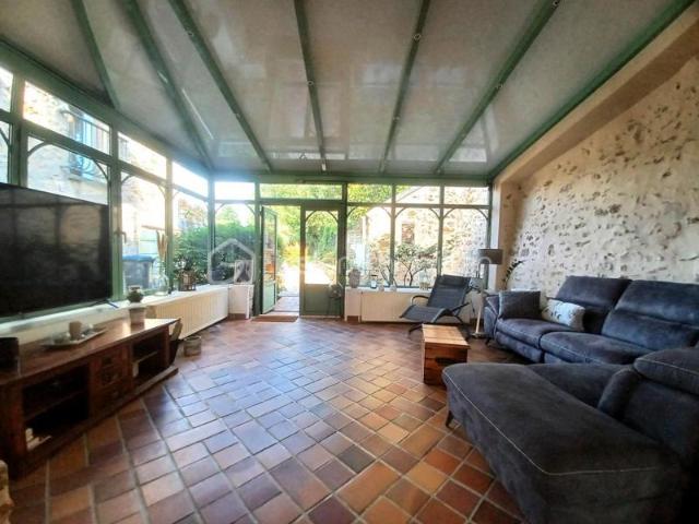 Maison aux beaux volumes dans village