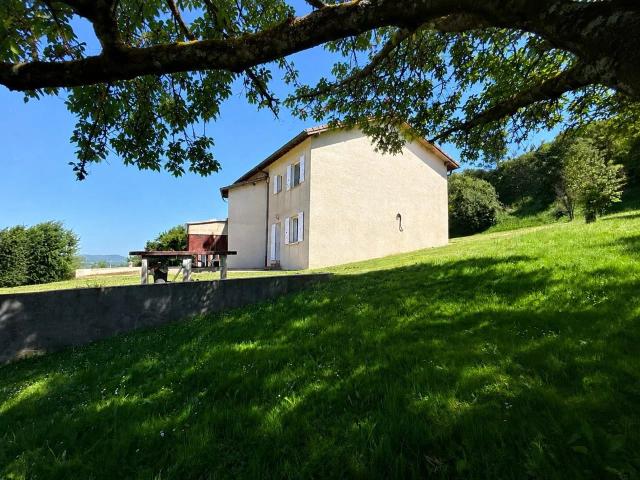 Maison aux beaux volumes / VUE