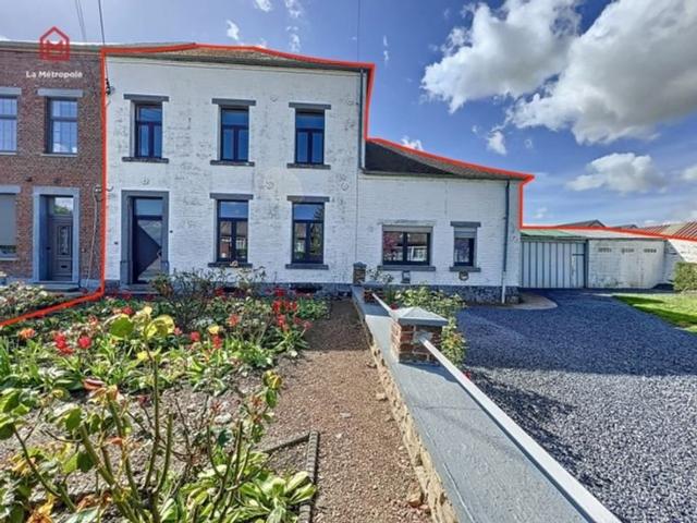 MAISON AUX GRANDS VOLUMES > 3 CH, GARAGE, CAVE ET JARDIN
