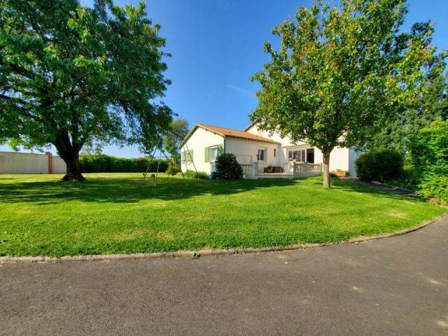 Maison aux prestations soignées, alliant confort et matériaux