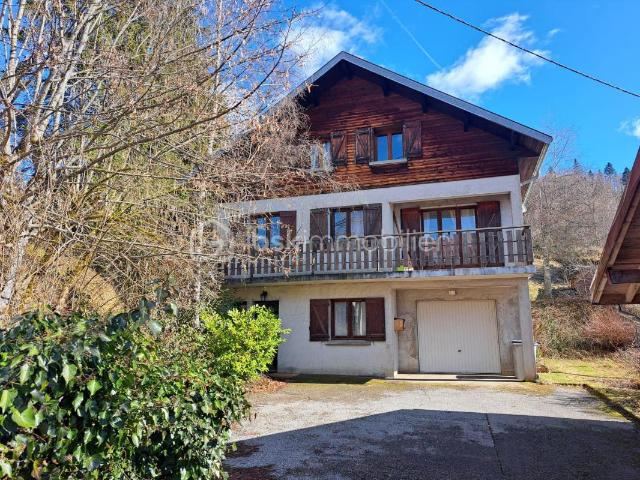 Maison au cœur du village, au calme, avec beau terrain 800 m2