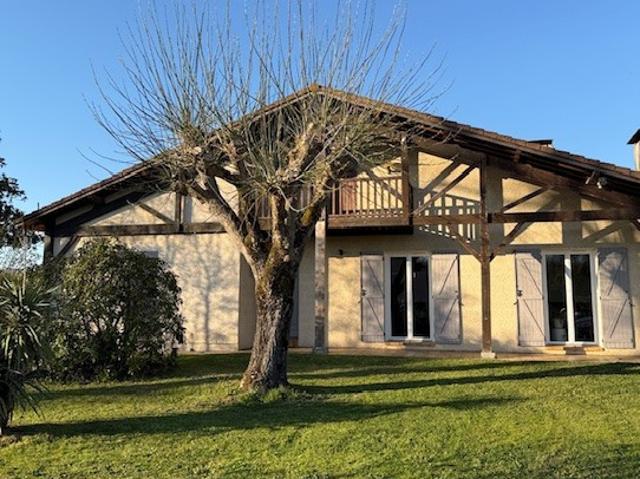 MAISON AU COEUR DE LA BREDE