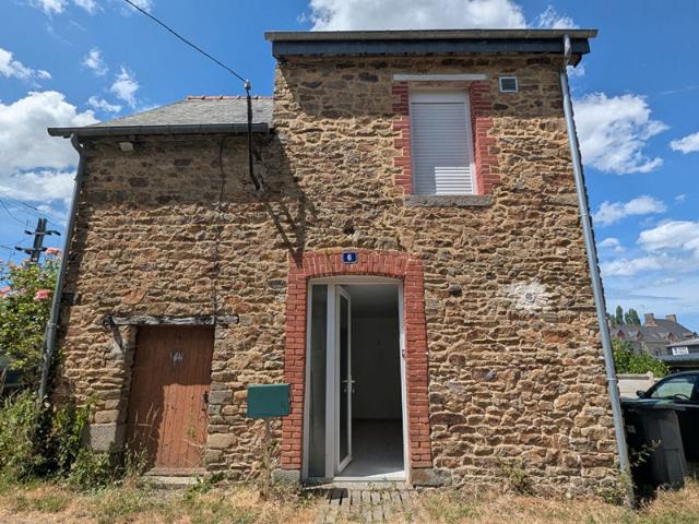 Maison au coeur de Montreuil sur Ille Gare à pied 3 niveaux 27 m2