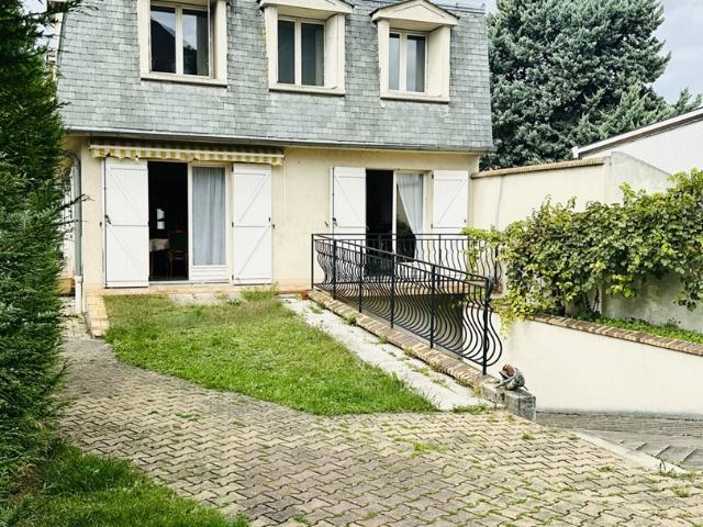 Maison au coeur du centre ville de CARRIERES SUR SEINE