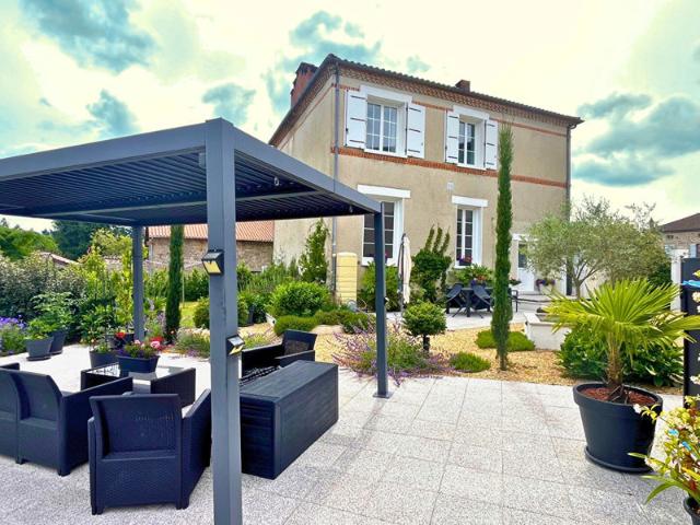 Maison au coeur La Chapelle Montbrandeix 6 pièce s 117m2 avec jardin