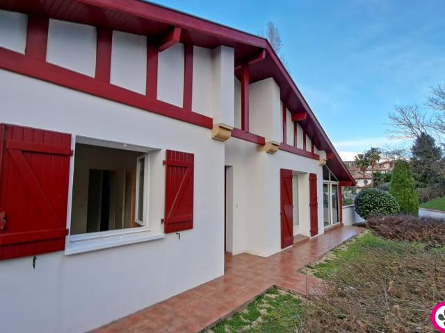 Maison au calme avec appartement indépendant, véranda et garage