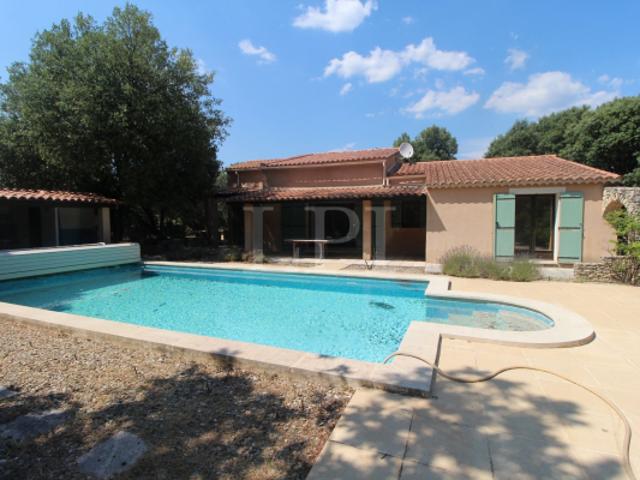 Maison au calme avec grand terrain et piscine