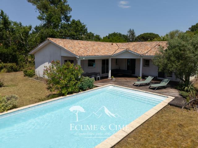 Maison au calme avec grand terrain, piscine et garage