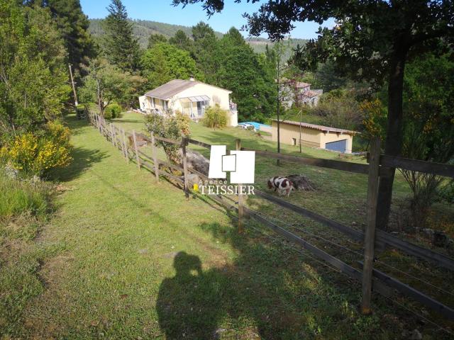 Maison au calme sur 5800 m² de terrain 102m² Malbosc