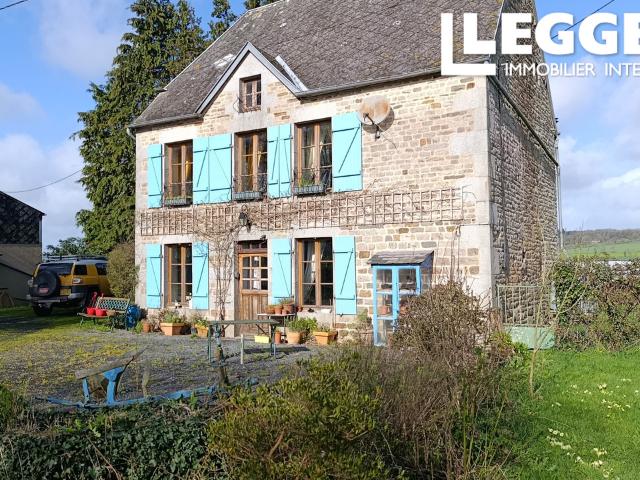 Maison au campagne avec 3 chambers, plus grande dependence avec 1 bed gite. Terrain