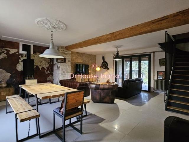 Maison avec 4 chambres de 142.10 m² idéalement située avec une grange en pierre de 324 m²