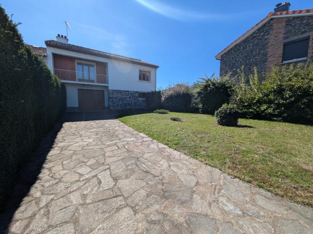 Maison avec 4 chambres, grand jardin et entrepôt à Riom
