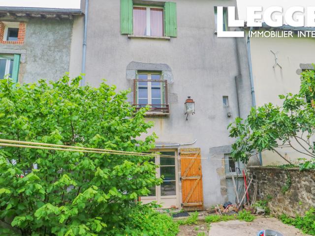 Maison avec 4 chambres, petite cours et garage