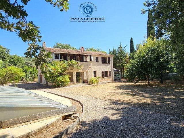 Maison avec 1178m² de jardin à vendre à Gareoult, dans un qu. 159m² Garéoult
