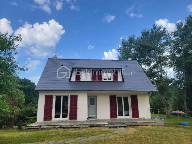 Maison avec 22 772 m² de terrain calme absolu sans vis à vis