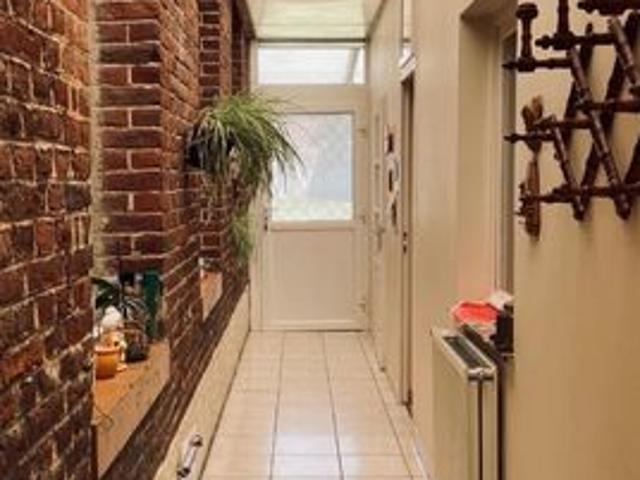 Maison avec 2 chambres, possibilité 3, une chambre au rez de chaussée. clairement le genre de bien qui ne reste pas longtemps sur le marché