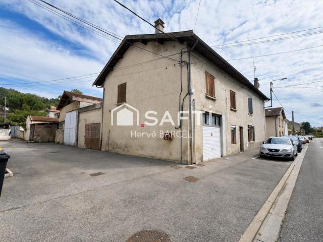 Maison avec 2 logements et 2 garages