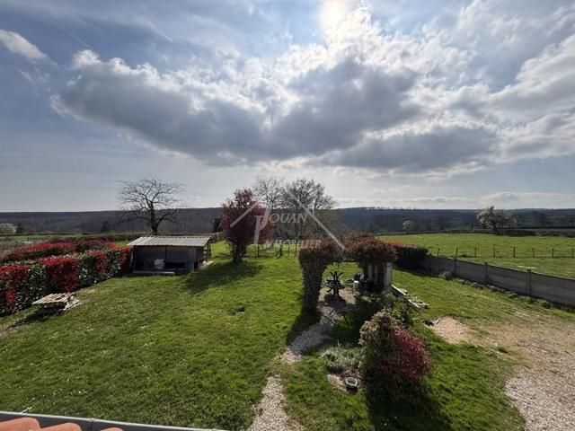 Maison avec 2.4 hectares de terrain