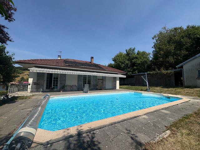maison avec 3 chambres et piscine située à 2 minutes de PONT DE ROIDE