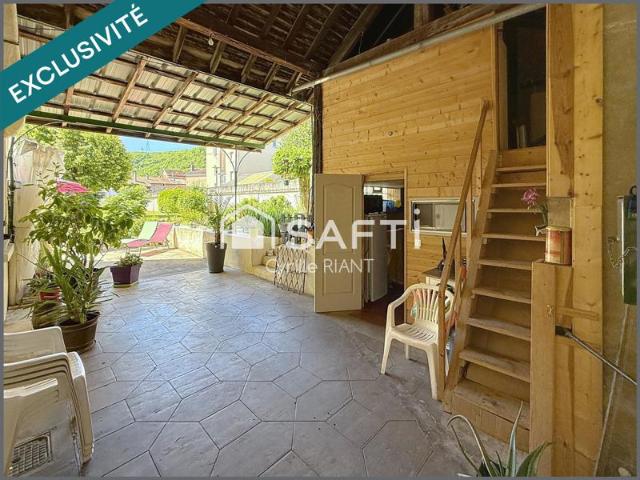 Maison avec terrain divisible et local indépendant