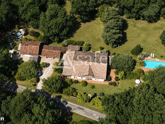 Maison avec terrain 10 pièces 345 m²