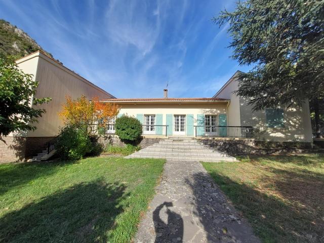 Maison avec terrain 216m² Brusque