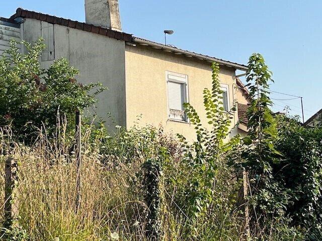 Maison avec terrain, idéal pour investisseur!