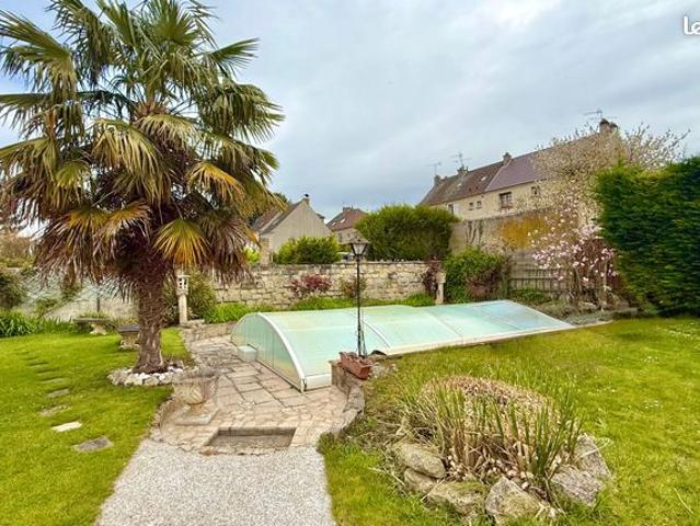 Maison de 150m² avec sous sol total et piscine, terrain de 634m²