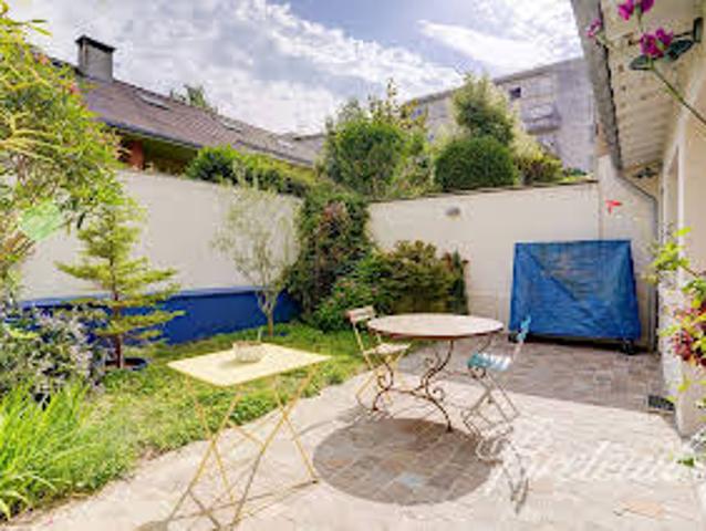 Maison avec jardin et terrasse