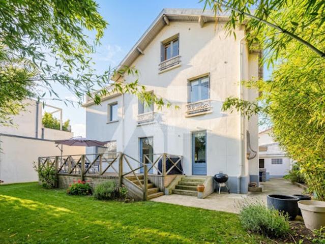 Maison avec jardin et terrasse