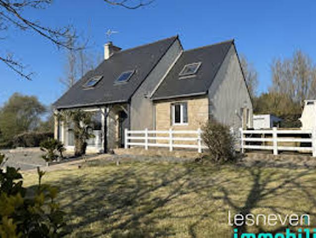 Maison en bord de mer avec jardin