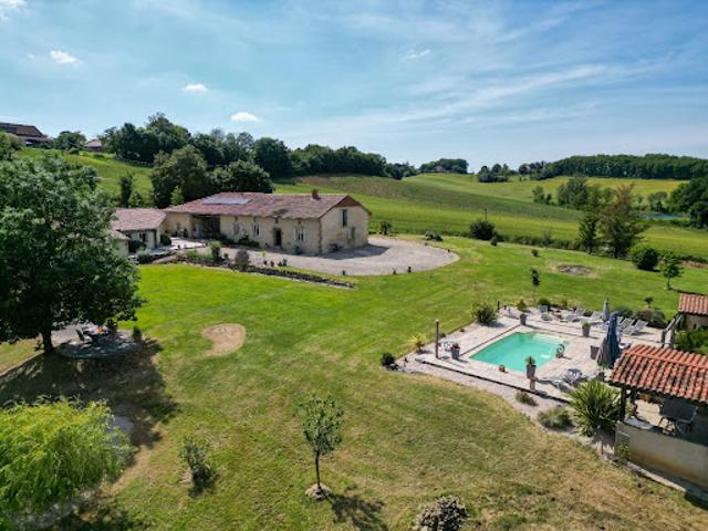 Maison avec piscine et terrasse