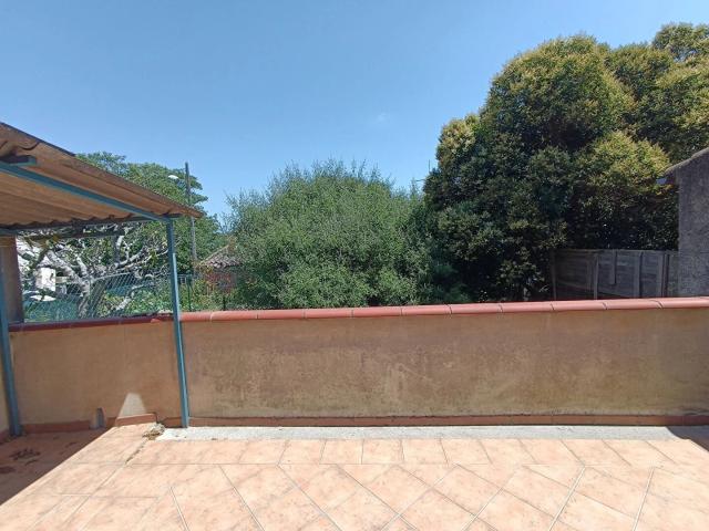 Maison avec terrasse et garage moto