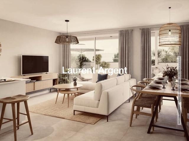 Maison avec terrasses, jardin et garage