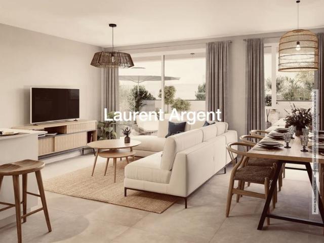 Maison avec terrasses, jardin et garage