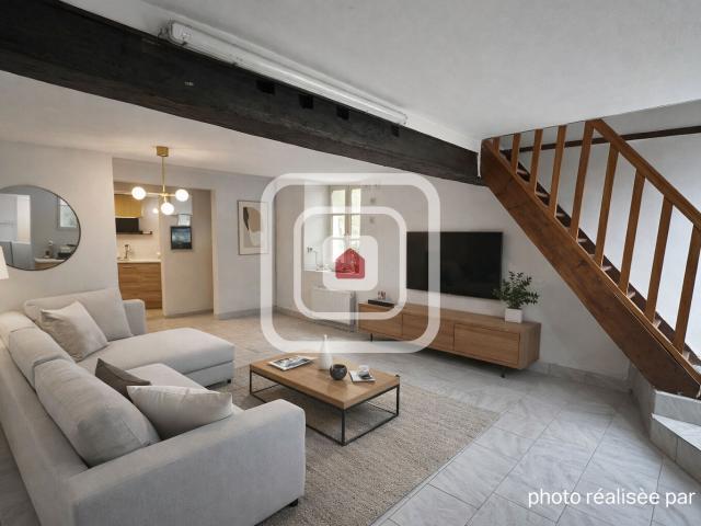 MAISON AVEC TRAVAUX DE 200M2 POUR 3 CHAMBRES, DES DEPENDANCES ET 2150m2 DE TERRAIN