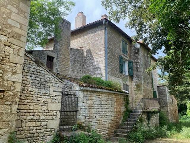 MAISON AVEC TRAVAUX 204M2 6CH DEPENDANCES, CAVES