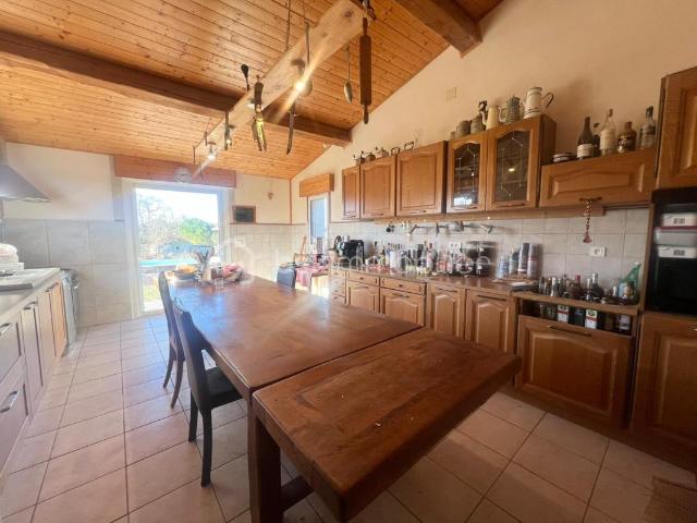 Maison avec un grand terrain à 4 km de Béziers
