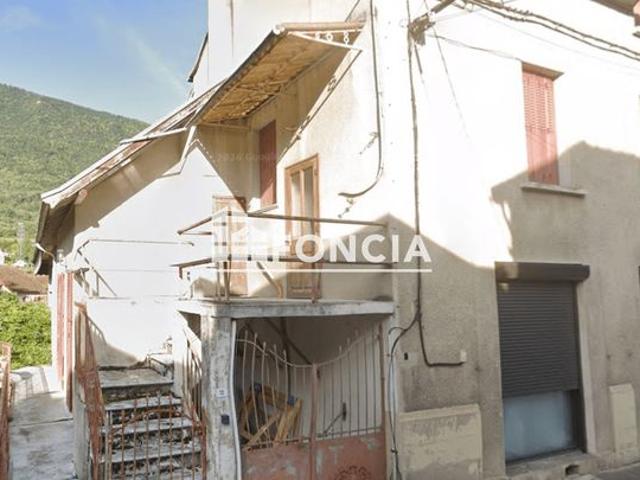 Maison avec un grand terrain travaux à prévoir