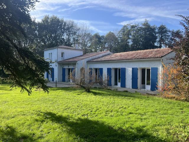 Maison Avec Un Grand Terrain 144m² Cravans